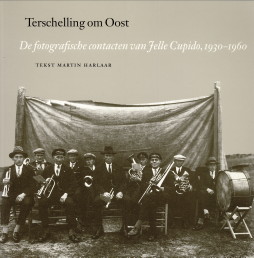 HARLAAR, MARTIN - Terschelling om oost. De fotografische contacten van Jelle Cupido, 1930 - 1960
