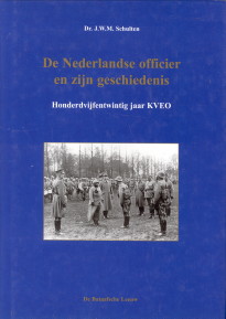 SCHULTEN, DR. J.W.M - De Nederlandse officier en zijn geschiedenis. Honderdvijfentwintig jaar KVEO