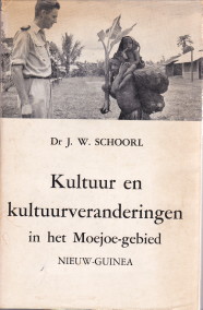 SCHOORL, DR. J.W - Kultuur en kultuurveranderingen in het Moejoe-gebied Nieuw-Guinea
